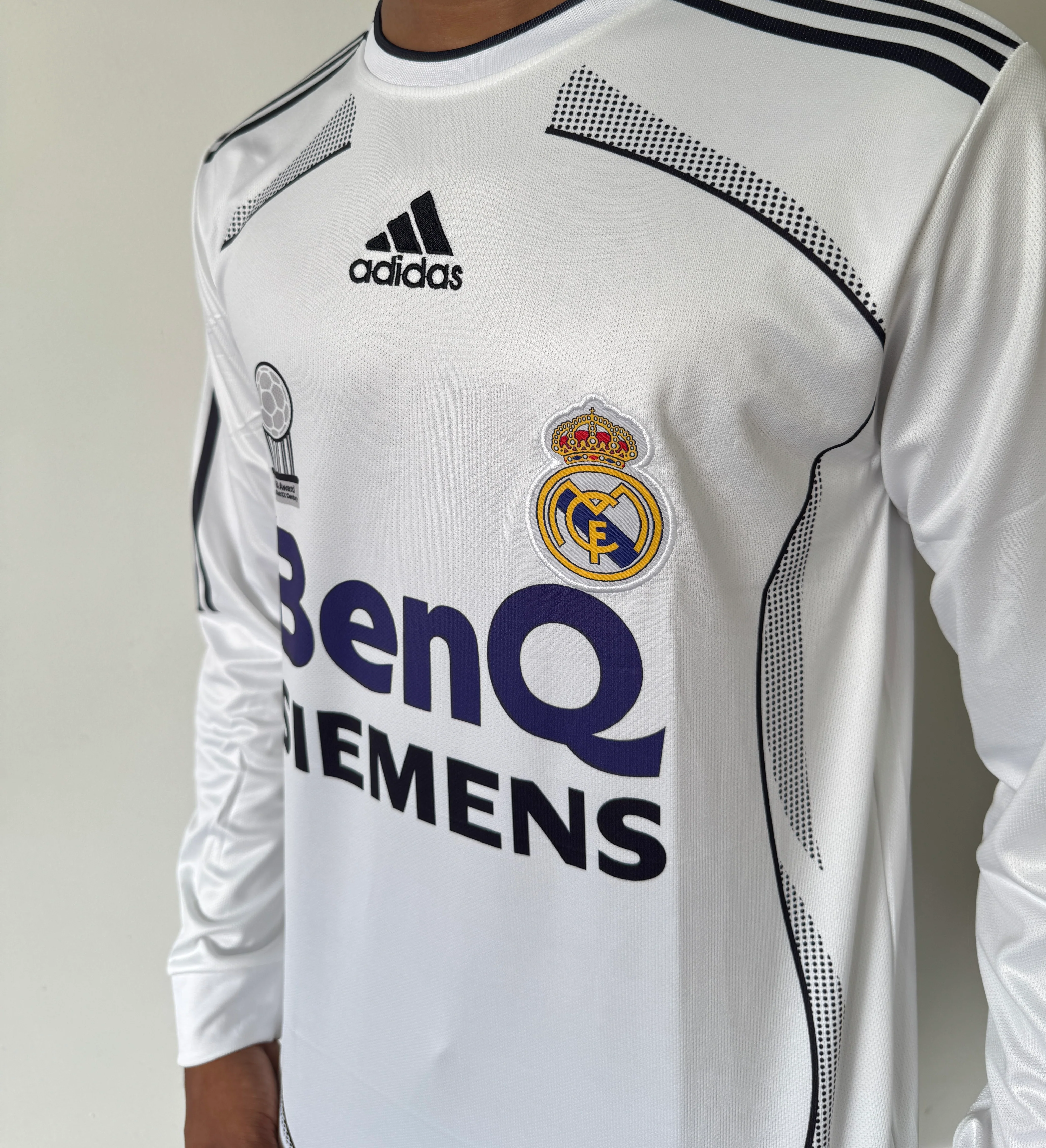 REAL MADRID 2006/7 HOME FULL BENQ SLEEVE -EMBROIDERY - Image 3