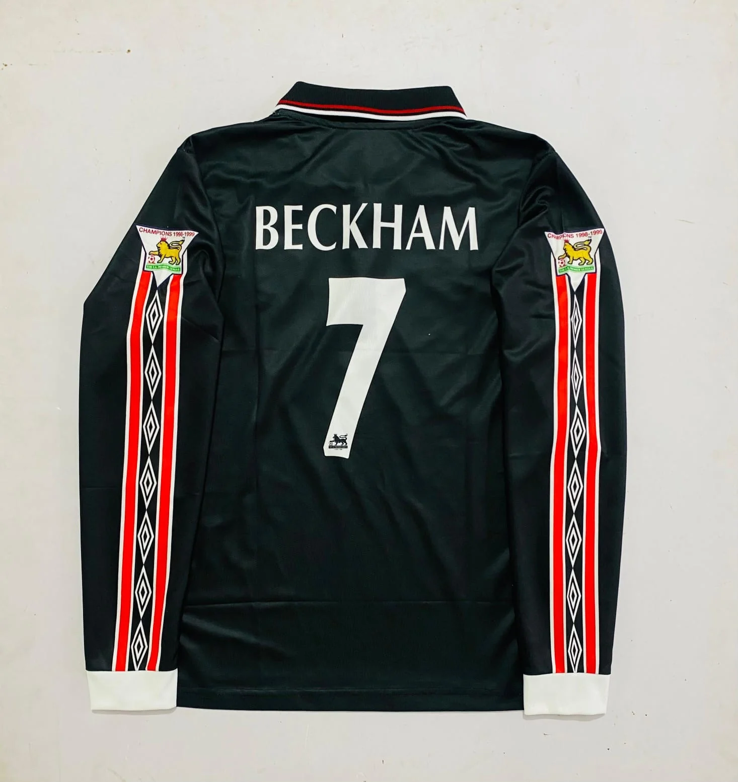 MAN UTD AWAY BLK BECKHAM POLO FULL SLEVEE ZIP -EMBROIDERY - Image 2