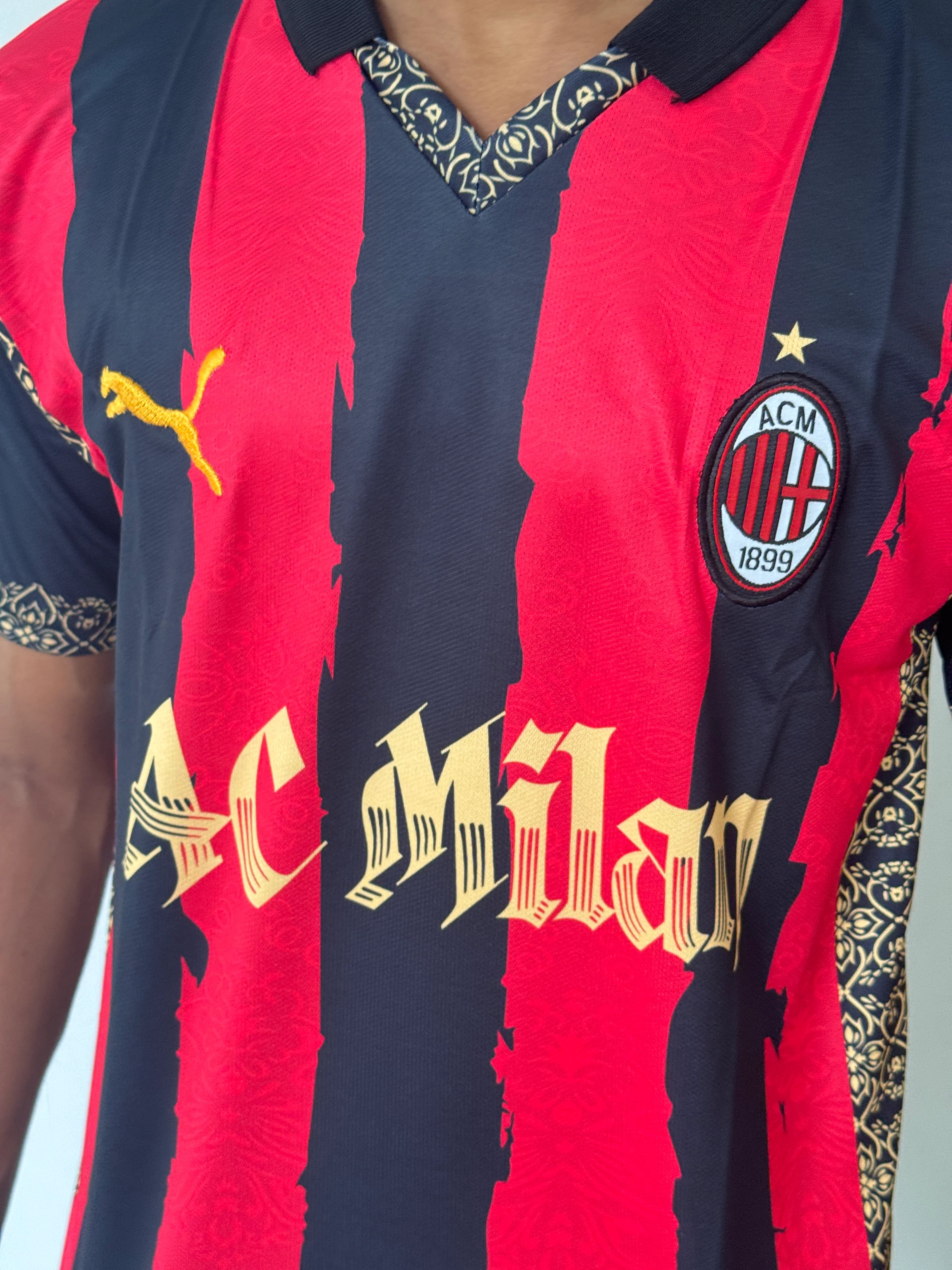 AC MILAN 25/26 SPECIAL EDITION HALF SLEVEE POLO -EMBROIDERY - Image 3